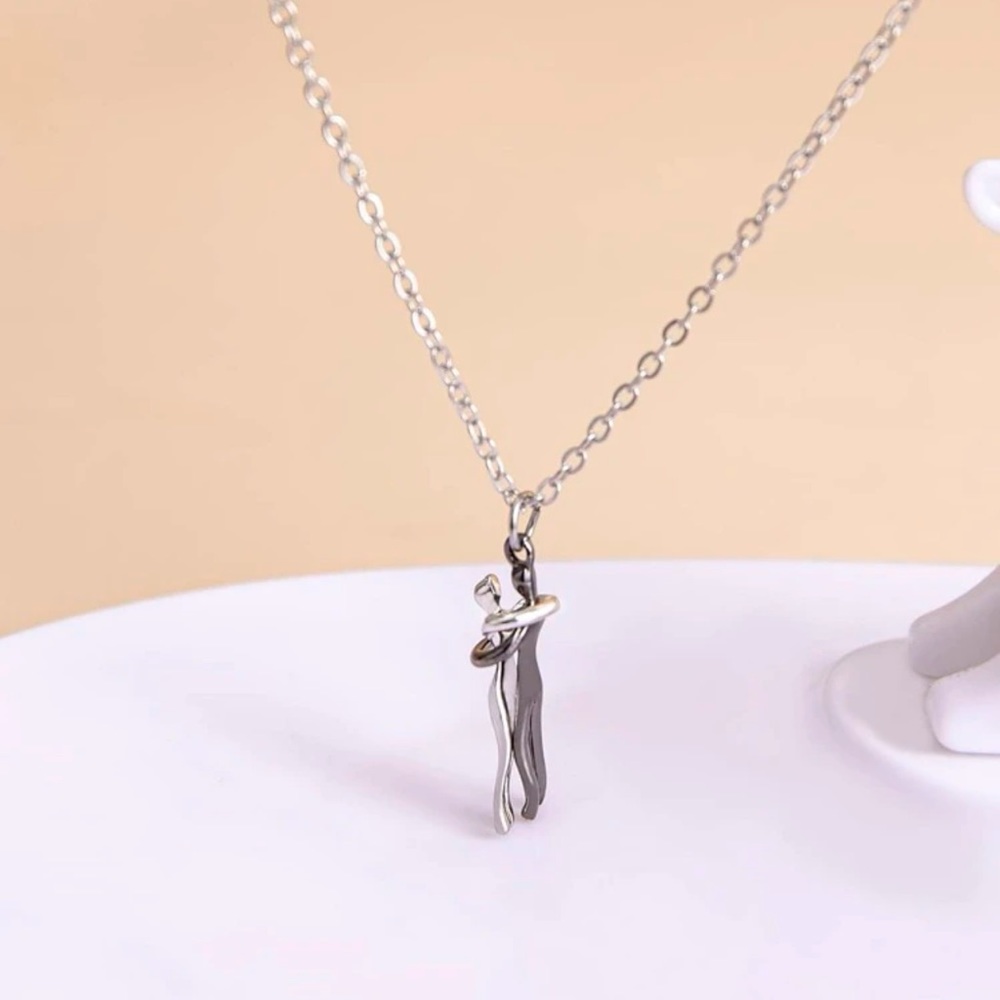 Hugging figures necklace